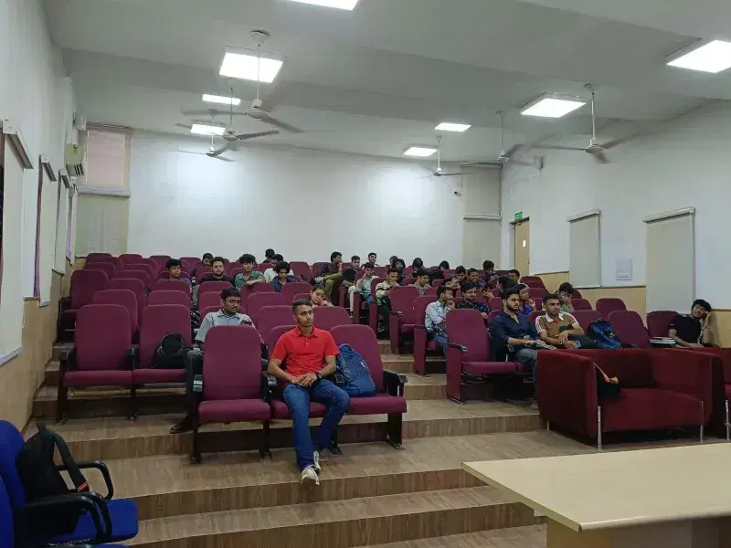 Shaheed Bhagat Singh College Academic Building photo 5